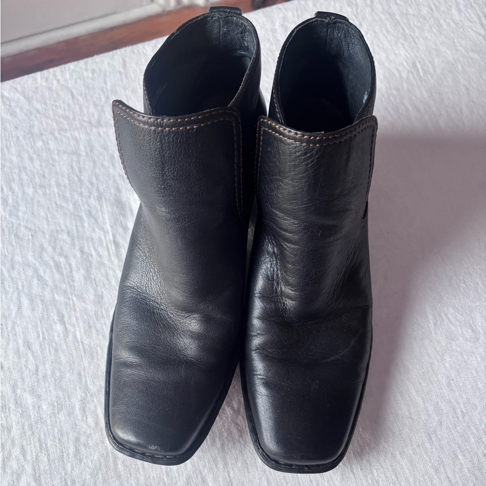 Born Women’s Black Leather Ankle Boots 8 1/2(40) Square Toe Western Style